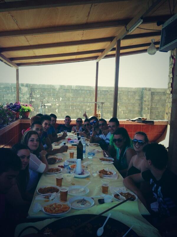 Act_elsjoves's tweet photo. La pasada reunion del dia 16.. Fidegua ajoaceite y bañito en La piscina, Asistencia absoluta ! @Act_elsjoves http://t.co/obuZf8xNi0