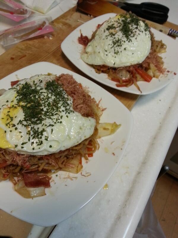 JSY_ChinGong's tweet image. Haha... i made Yakisoba
But dirty cutting boards