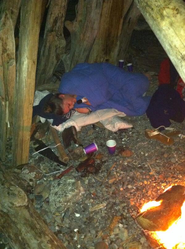 T_Lehman23's tweet image. Peep the bottle of malibu clutched in her hand doe #partyanimal #rage #shegoesoff #hardaf #micssss  @M_Hildebrandt