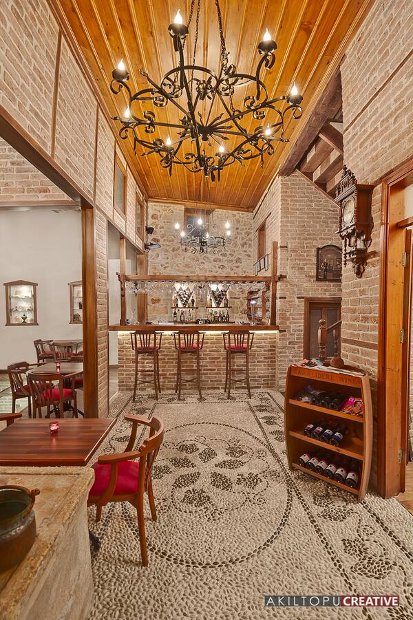 Karaf'ta şarap ve özel servislerimizle sunduğumuz peynir çeşitlerimizle sizleri aramizda gormekten keyif aliriz..