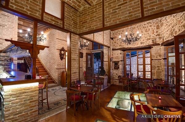 Siz şarap severleri ve Kaleiçi tutkunlarını sıcak mekanımızda görmekten mutluluk duyarız..