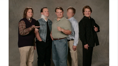 juse44's tweet photo. @AndyRichter @MitchHurwitz   What happended to Emmett's perm in rehab?  Is he getting his hair done by Chareth's guy? http://t.co/NP4uJYJfJ5