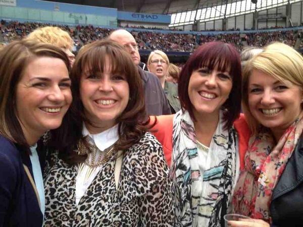josie_edgar's tweet photo. Me &amp; the girlies @robbiewilliams last night #amazing http://t.co/uAlAxDmy8n