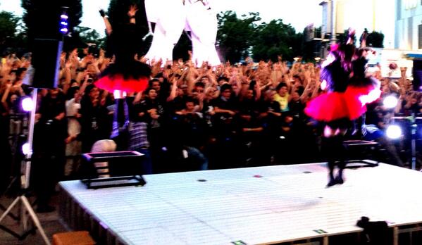 Babymetal お台場フリーライブ終了 キツネが飛んだ 6月30日 日 Nhkホールワンマンライブ Legend 1999 機材席開放につきチケット限定販売が決定 詳しくはオフィシャルサイトで Http T Co 8ha4kxrmay Http T Co Vmejemt1bo