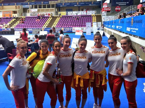Sobreeltapiz's tweet photo. Guapísimas las chicas del Equipo Nacional @ele_lopez4 @Marinafdez9 @MarinaViejo @ArtemiGavezou @aguilarsandra4 http://t.co/j4TfUmDSfm