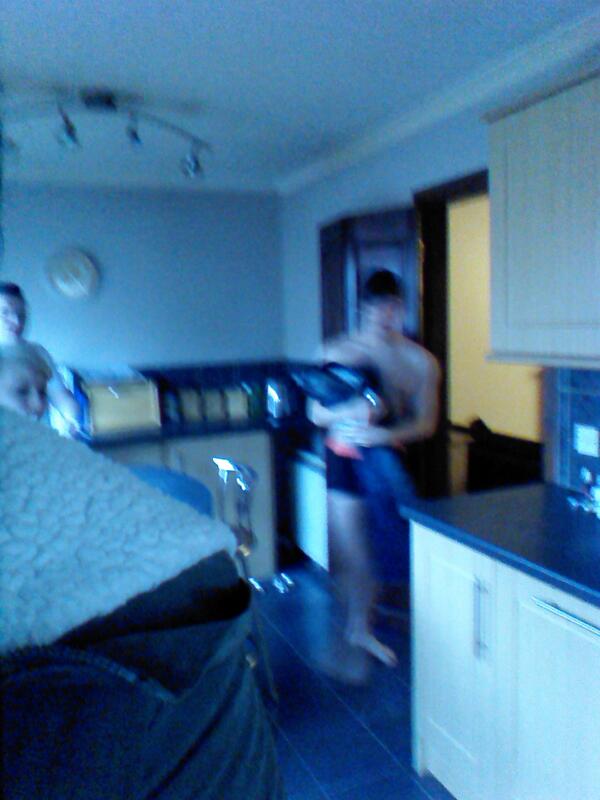 nicoleekarenn's tweet image. @PaulReynoldsX hahaha, you were so happy when you found your clothes... #swiftexit