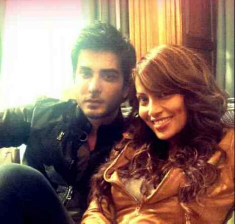 bipsluvurself's tweet photo. Chilling on the sets with @ImranAbbas n polishing my Hindi!He hs such fab grasp over Hindi! http://t.co/hcBxBvoe45