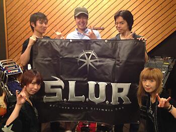 The photo of live show members! Front L-R:IZUMI(Vo),Avenger(Ba) Back L-R:Simon(Dr/Coma Rites),TAPPI(Gu),Hyden(Gu)
