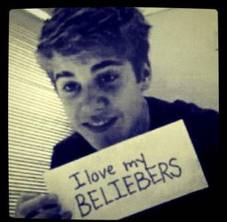 biebzonly's tweet photo. he loves us @justinbieber http://t.co/wSJrLPsXHP