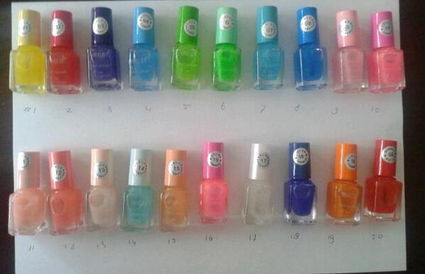 trendynailss's tweet photo. @riannexxtweet nee ik heb er nu nog 15 de kleuren 11, 6, 17, 1 en 10 zijn er niet meer de anderen wel http://t.co/oQGNI4mf6J