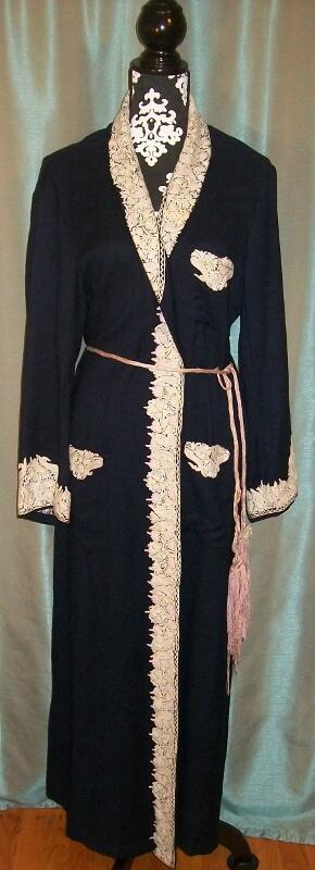InBloomFashion's tweet photo. #vintage #antique #victorian #edwardian #wool #embroidered #robe
http://t.co/Mngho8rf4W http://t.co/bFvrmEKU09