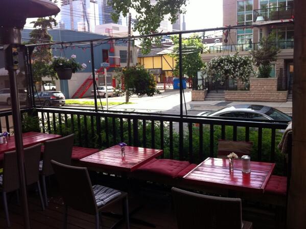 LaurierLounge's tweet photo. Laurier brunch open ! And the sun shine on the patio :) http://t.co/MP9iR3Kaf3