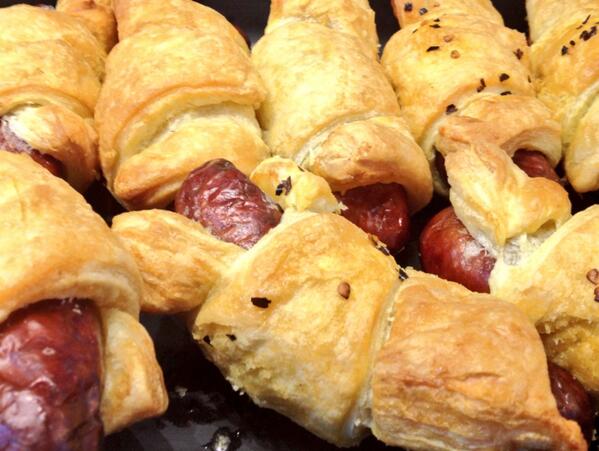 KitchenLittleOh's tweet image. Birds in a Blanket