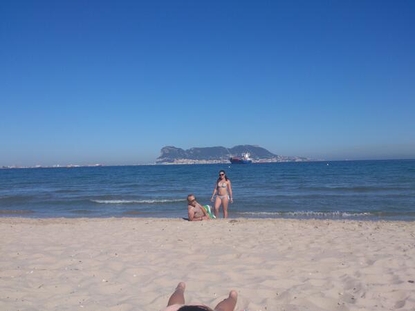 M_Vera89's tweet photo. Estupendo el fin de semana en algeciras con @P3YVoN. Ahora descansando en la playita del rinconcillo http://t.co/CsWa6ZF9BW