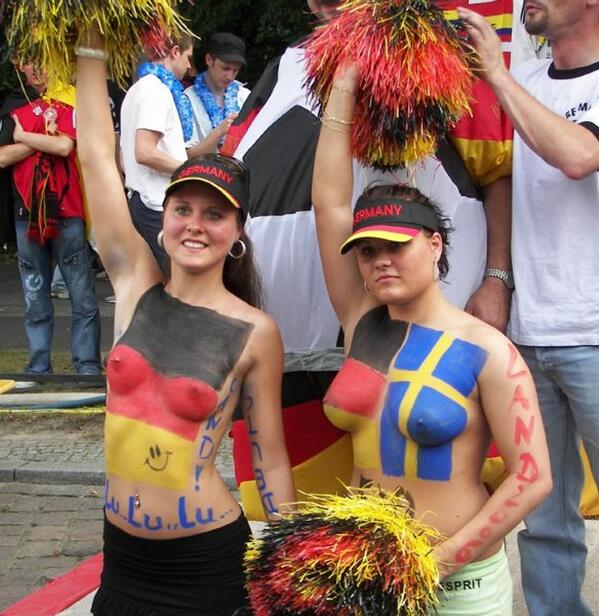 bugildulu's tweet photo. ini dia pendukung timnas jerman #bugil http://t.co/rhDe6vxMkm