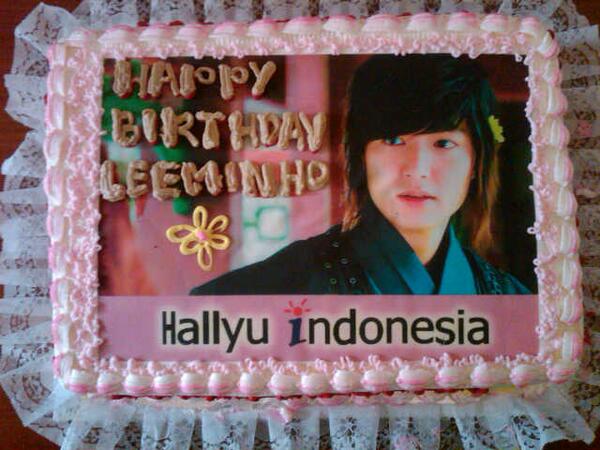 greacerisma's tweet photo. @MINOZBANDUNG @LMH_OPPAwe"re @hallyuindonesia Korean lovers,drama,music,film celebration oppa LeeMH http://t.co/atVgux8jsb