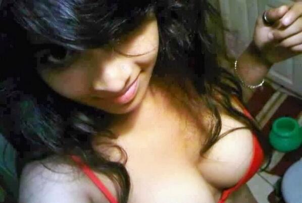 NudeGirls4's tweet photo. #desihotgirl #selfies #cute http://t.co/kWupdgVZ2W