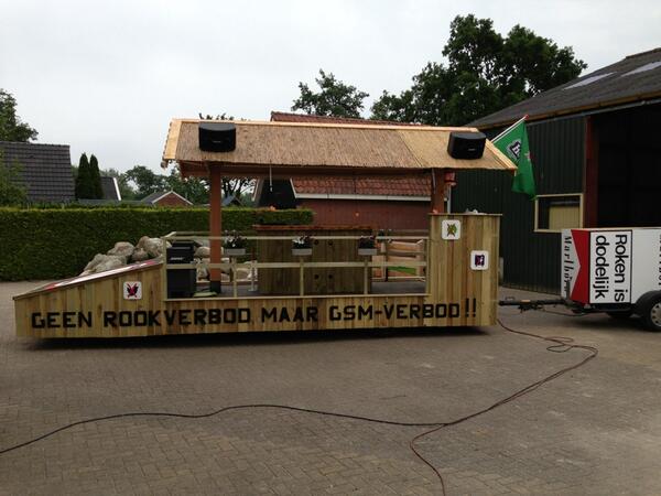 wopke83's tweet photo. Te koop feestwagen http://t.co/OY8iAqOZPP