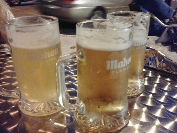 Maria_Lopez64's tweet photo. Sueño cumplido! En los montaditos @Inherma @IrisMoya @PiliRomero89 #carles http://t.co/K6rTQAltMf