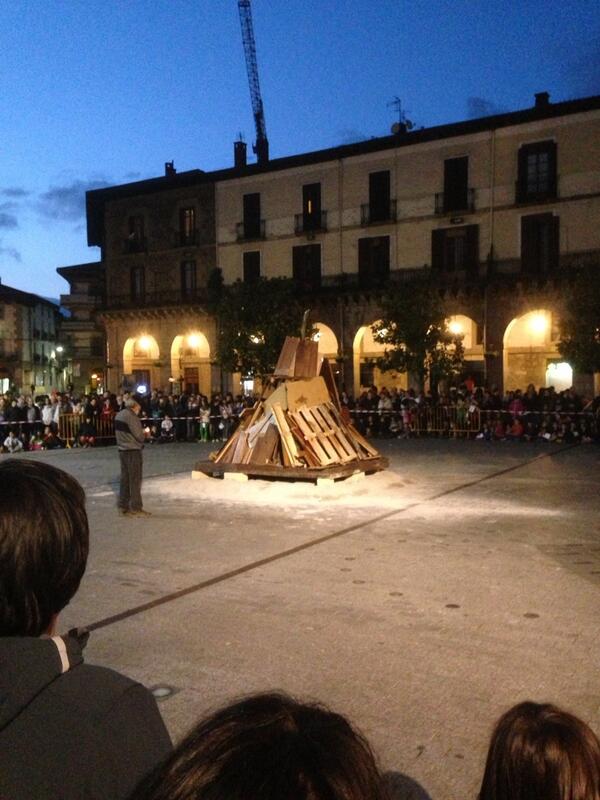setomobil's tweet photo. buen momento para meter alguno estamos a tiempo @RevillaMiguelA @Marcha_RM @masaenfurecida http://t.co/6KGXl7FaSF