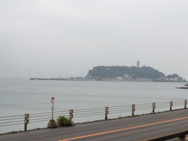 Kazuhiro Wada 七里ヶ浜 6 00 曇り 波はフラット 0人 気温度 北寄りの風4m S 雨はほぼ上がってます 涼しくて快適な朝です 暫し梅雨前線が関東南岸に停滞予定で こんな涼しく雨 曇りの天気が続きそう Http T Co H3rokpnecx