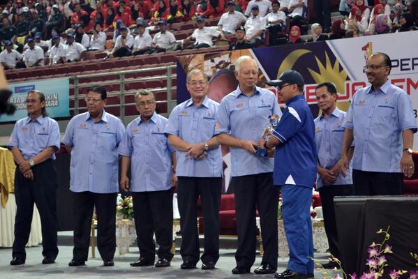 abdkarimabu's tweet photo. JPAM tmpat ke-3 dlm Pertandingan Slogan Terbaik smpena Sambutan Hari Pekerja 2013 @Zahid_Hamidi @arahimradzi @kpjpam http://t.co/kAzYm2KQV5”
