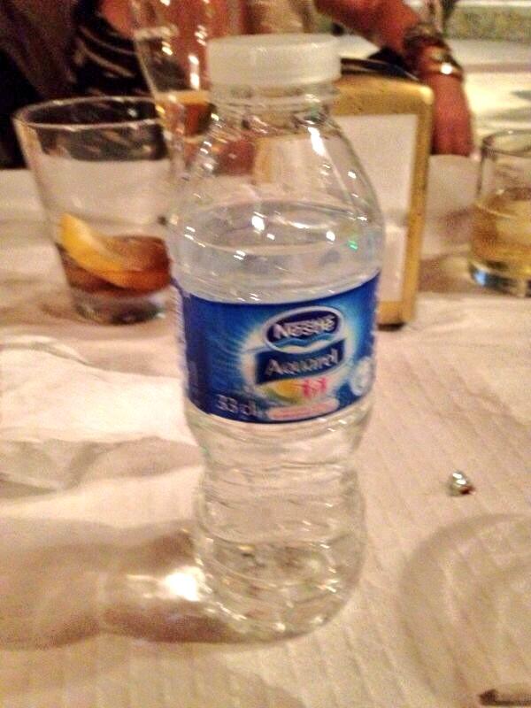 AnaRubioMira's tweet photo. No podré ir a San Juan pero @paularubiomira me coge agua para q me lave la cara cuando llegue! La tengo que querer!! http://t.co/ixXJS79rYz
