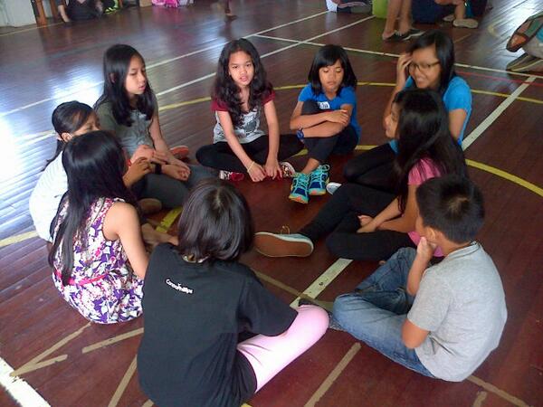 Musikal_LP's tweet photo. Teamwork! Show us what you got @RumahMainCikal http://t.co/wWcO8cnCOk