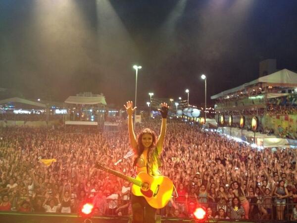PaulaFernandes7's tweet photo. Que show! Quanta emoção!
Sem palavras!
Obrigada Mossoró!
Foto p galera curtir! http://t.co/IUrmHVE5pX