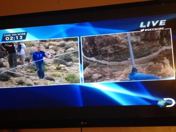 ItsLovely_Duh's tweet photo. My heart is pounding....PLEASE PRAY FOR HIM EVERYONE TO MAKE IT SAFELY ACROSS!!! #skywire http://t.co/xivxxFumMc