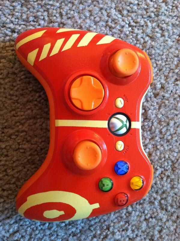 Kris_Singer's tweet image. @AM_3 Finished! #CustomXboxController #halo #Xbox