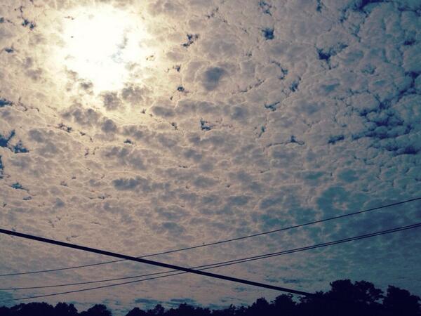 justdoit_Ds's tweet photo. 모두가 슈퍼문을 볼 때, 난 슈퍼썬 수퍼구름 http://t.co/0KcFPZISDK
