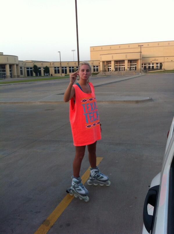 alliekdavis's tweet photo. @devinkrogers poor finger http://t.co/EzSYHS3HhW
