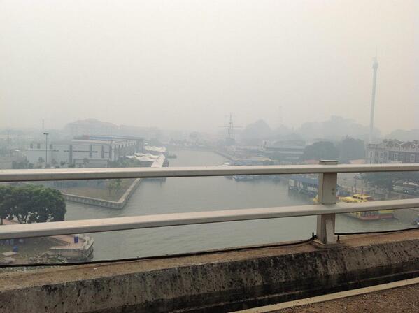 zatyyyazman's tweet photo. @BudakBawahNi area Bandar Melaka http://t.co/uEtFbrXO4F