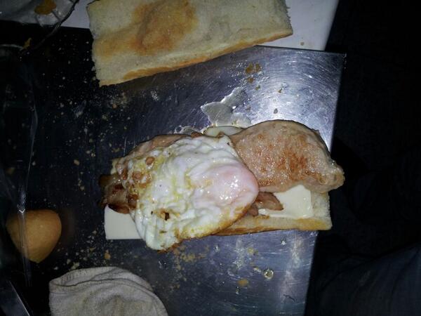 gabriel_pridi's tweet photo. Y despues de una fiesta hay comer algo rico jajaja http://t.co/KS0zyLz3kV