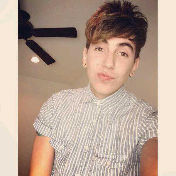 TopButtonWanker tweet picture