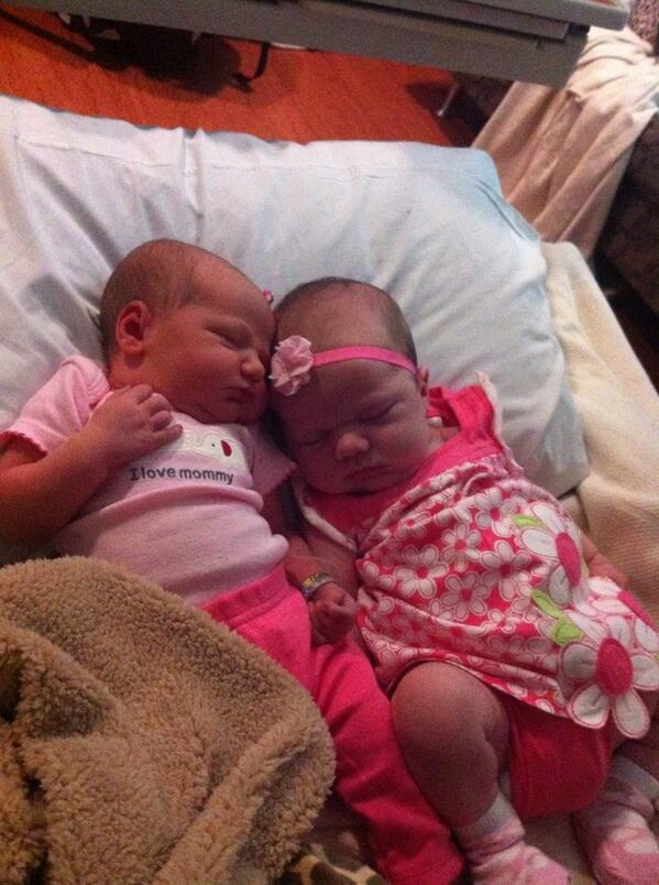 JaemeeH's tweet photo. cousin love @AshleeMarieHill http://t.co/k7j20fhKYk