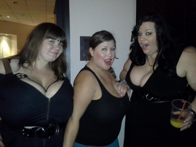 Here's a pic from last years @BBWFANFEST I can't wait to see my girls @LexxxiLuxe  and @kaceyparkerxxx<a class="tags" target="_blank" title="On Twitter" href="/?out=eyJ0eXAiOiJKV1QiLCJhbGciOiJIUzUxMiJ9.eyJpYXQiOjE3MjE0NjI3NDIsImlzcyI6InR3cG9ybnN0YXJzLmNvbSIsIm5iZiI6MTcyMTQ2Mjc0MiwiZXhwIjoxNzUyOTk4NzQyLCJyZWRpcmVjdF91cmwiOiJodHRwczovL3R3aXR0ZXIuY29tL0JCV0ZBTkZFU1QifQ.sdlzPttHjATPvaVKdFr5sijN_JVzfK2ZVUt8KAHlY3pbrHaxuRRbtJa_DzCUY93vn6yNqkxrwcbDDJPP_hBdiw">@BBWFANFEST</a><a href="/tag/luvmybitches"class="tags"><span>#luvmybitches</span></a>