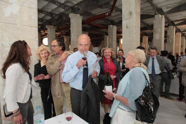 InstantsBdx's tweet photo. Une semaine déjà que @juppealain est passé déguster le vin de Lalou Bize-Leroy au salon de la Biodynamie ! http://t.co/tPPwQrCvZn