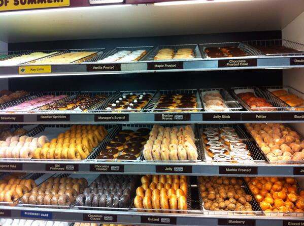 Dunkin_Probs's tweet photo. #dunkindonutsprobs If only the doughnut case could always look this way.. http://t.co/dXz5kvtxUv