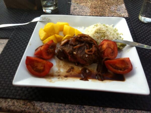 Lunch. Inspirerades av ett ställe by the beach. Fick rätt. Bästa köttet hittills. Bra Brazil!
