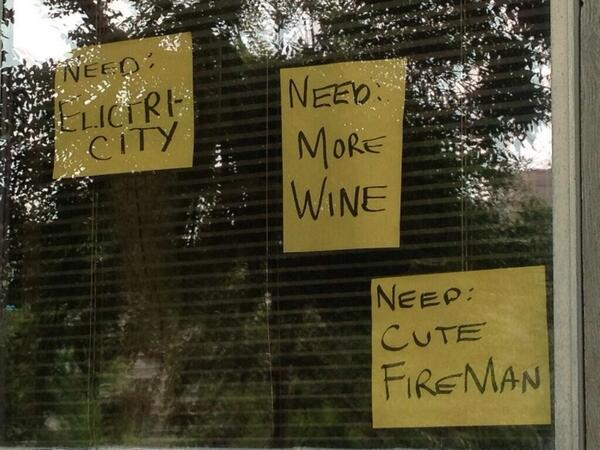 ShitNenshiHasto's tweet photo. I can't believe I have to say this, but we can't deliver wine if you don't specify red or white. #yycflood http://t.co/N7NhEM1p4q