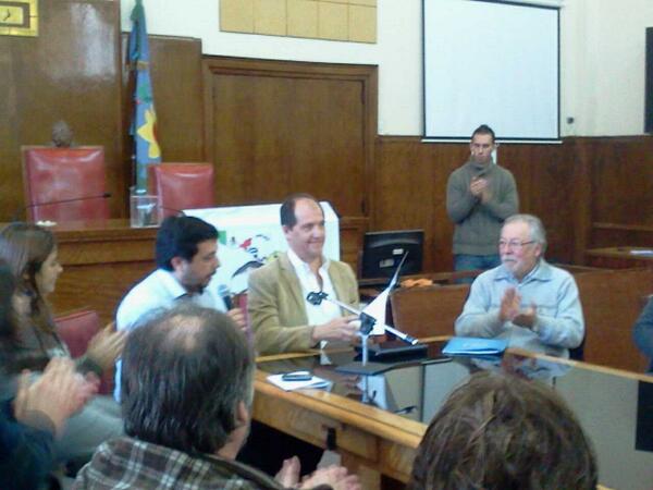 LuJime87's tweet photo. El HCD de General Pueyrredón destaca como visitante notable al embajador argentino en Bolivia, @Arielbasteiro http://t.co/DxC4xeT4Fh