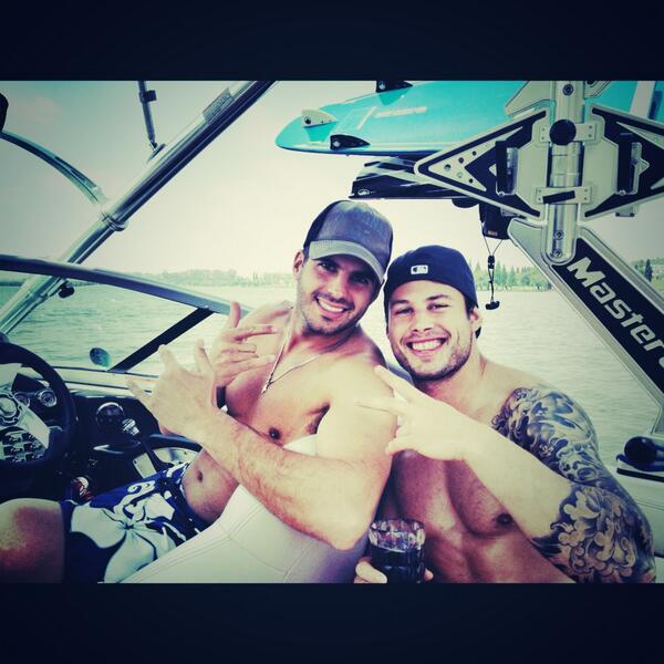 TatoCarello's tweet image. “@Francoishougi: @TatoCarello Happy Birthday bro! Thanks Brother 🍻 http://t.co/q7giOC72m4”