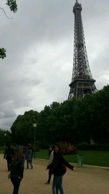 Valva5's tweet photo. Bonsoir Paris @jimeJRD @AleJuncoP @alillorente @p_eche http://t.co/eTVdjGT2iN