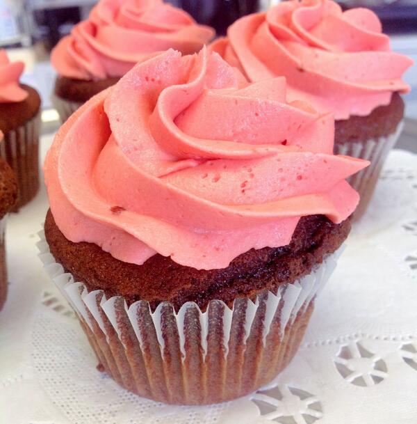 LilRedCoffeeVan's tweet image. #raspberryromance. Just one bite keeps the fire in your romance burning.