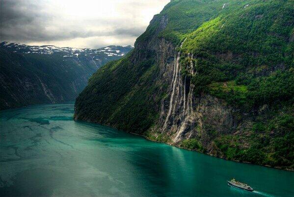 dafuqtrolls's tweet photo. The Seven Sisters Waterfall - Geiranger fjord, More og Romsdal, Norway. http://t.co/piDW90MujW