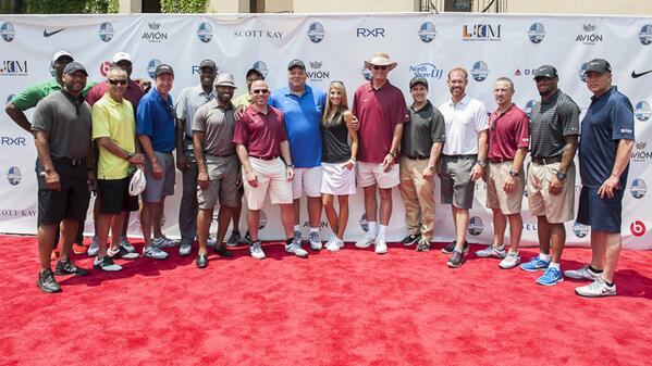 Current and former prof athletes poses on the red carpet for the annual <a href="/BD_Golf/">Big Daddy Golf</a> 
#nfl #mlb #espn