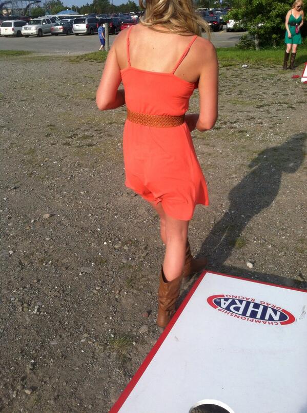 johnson18882's tweet photo. @CreepShot @CreepFan #cornhole anyone? http://t.co/o0NuITC6g6