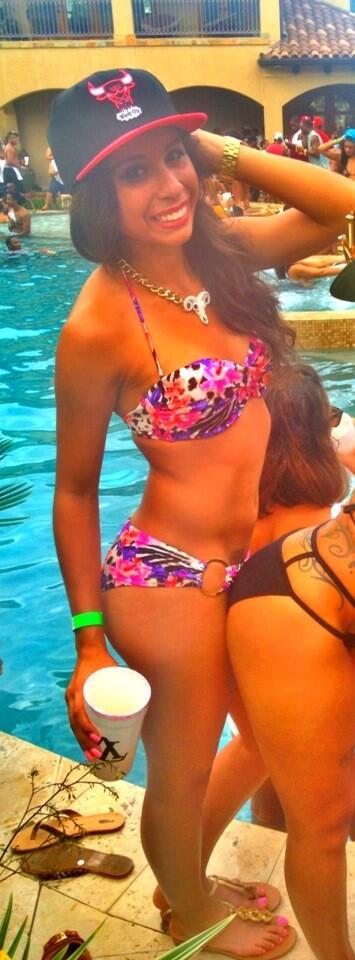 Kitty_MsKat's tweet photo. Pool Party. #aristocratlife http://t.co/akujUzWbDF